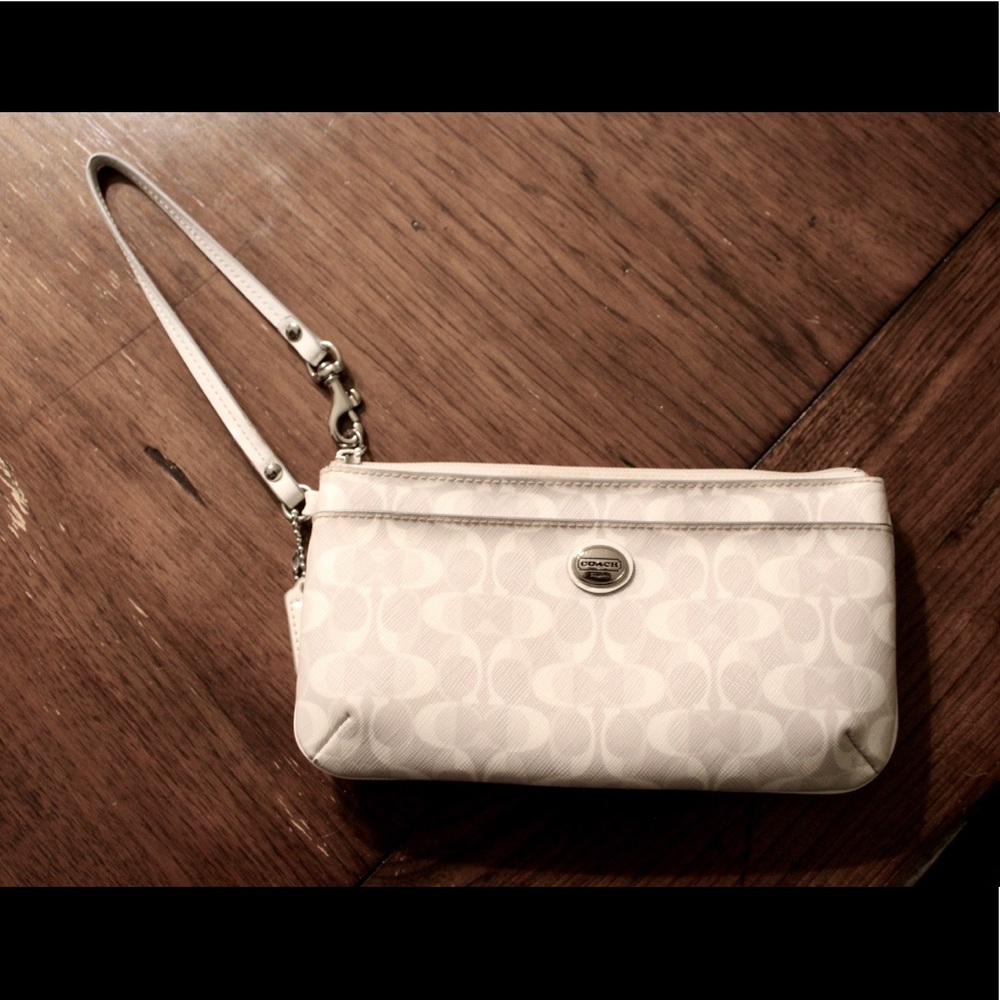 🔥SALE🔥White Coach Wristlet